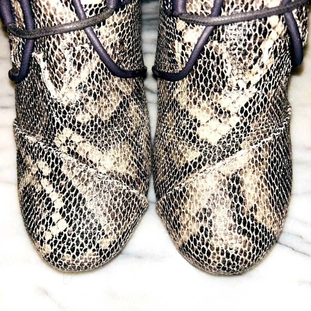 Tom’s Kala Gray & Black Faux Snakeskin Bootie Lace Up Wedges Animal Print 8.5
